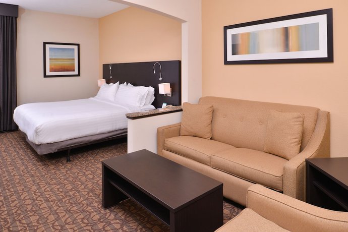 Imagen de la habitación del Hotel Holiday Inn Express & Suites Topeka West I-70 Wanamaker. Foto 6