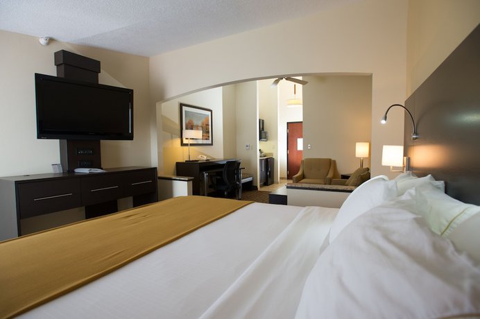 Imagen de la habitación del Hotel Holiday Inn Express & Suites Topeka West I-70 Wanamaker. Foto 7