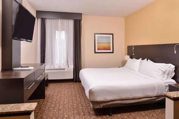 Imagen de la habitación del Hotel Holiday Inn Express & Suites Topeka West I-70 Wanamaker. Foto 8
