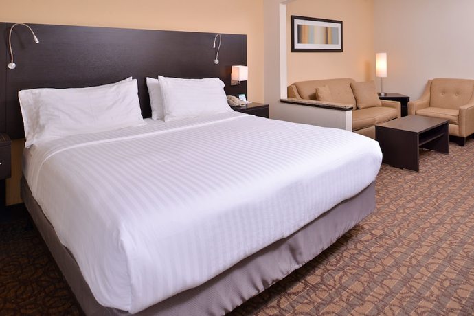 Imagen de la habitación del Hotel Holiday Inn Express & Suites Topeka West I-70 Wanamaker. Foto 11