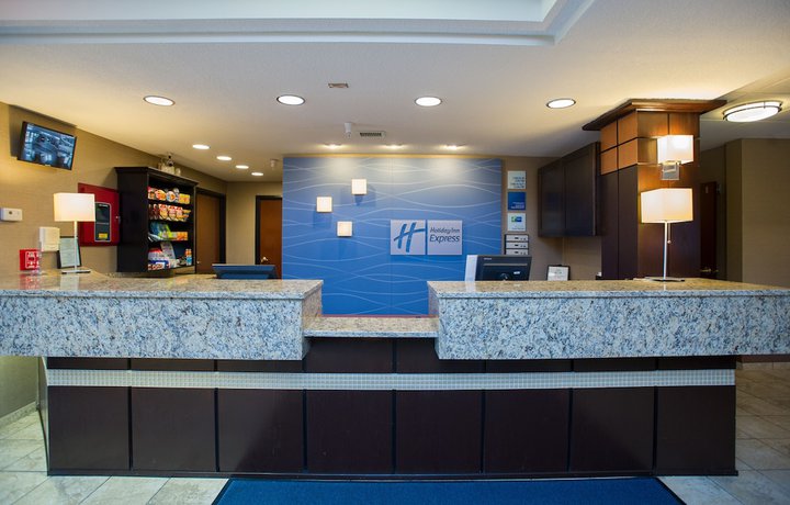 Imagen de los interiores del Hotel Holiday Inn Express & Suites Topeka West I-70 Wanamaker. Foto 20