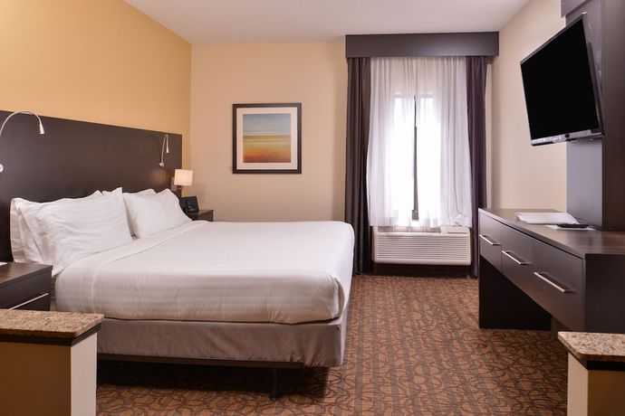 Imagen de la habitación del Hotel Holiday Inn Express & Suites Topeka West I-70 Wanamaker. Foto 16