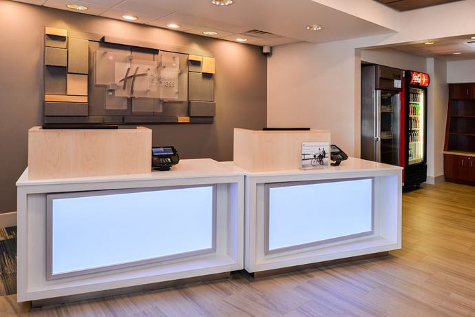 Imagen de los interiores del Hotel Holiday Inn Express & Suites Urbana-champaig. Foto 20