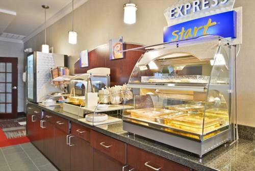 Imagen del bar/restaurante del Hotel Holiday Inn Express & Suites Utica. Foto 3