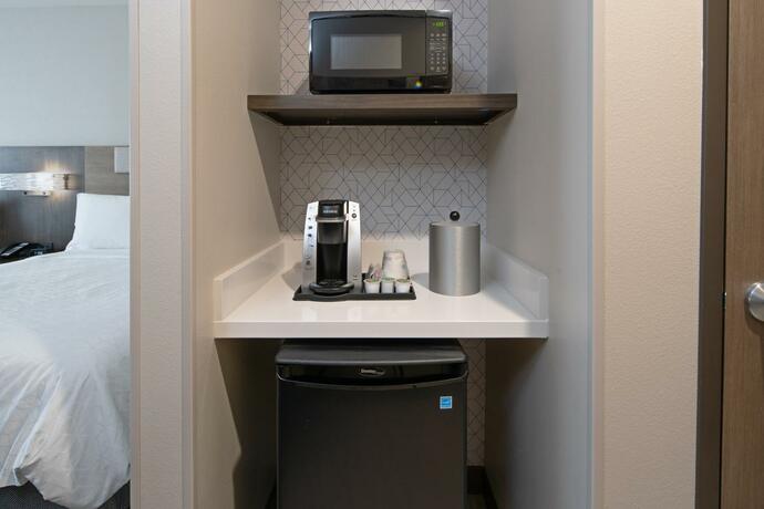 Imagen general del Hotel Holiday Inn Express & Suites - Valencia - Santa Clarita, an IHG. Foto 12