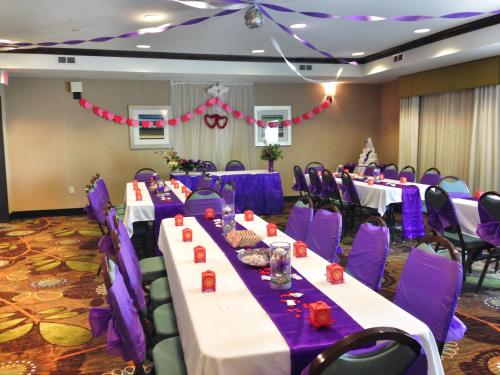 Imagen general del Hotel Holiday Inn Express & Suites Wichita Northeast, an IHG. Foto 1