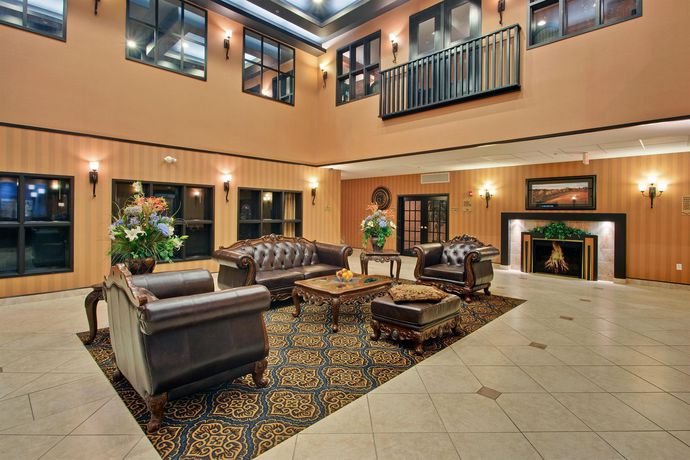 Imagen de los interiores del Hotel Holiday Inn Express and Suites Airport Calgary. Foto 5