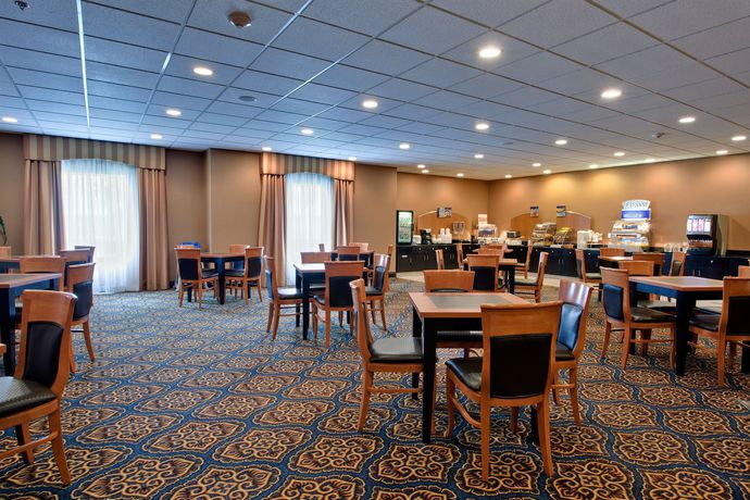 Imagen del bar/restaurante del Hotel Holiday Inn Express and Suites Airport Calgary. Foto 2