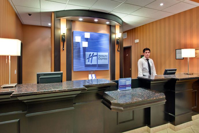 Imagen de los interiores del Hotel Holiday Inn Express and Suites Airport Calgary. Foto 14