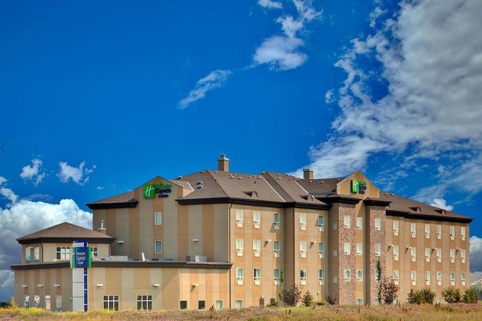 Imagen de los exteriores del Hotel Holiday Inn Express and Suites Airport Calgary. Foto 4