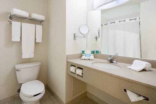 Imagen de la habitación del Hotel Holiday Inn Express and Suites Airport Dieppe, An Ihg. Foto 10