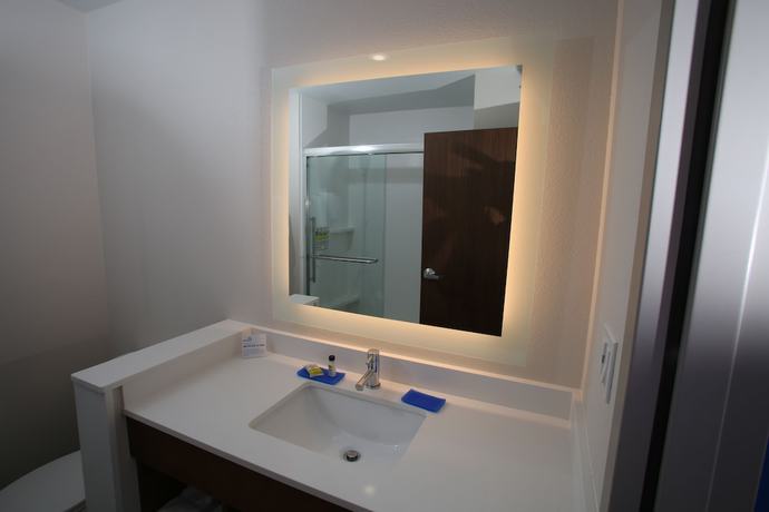 Imagen de la habitación del Hotel Holiday Inn Express and Suites Airport - Lincoln, An Ihg. Foto 8