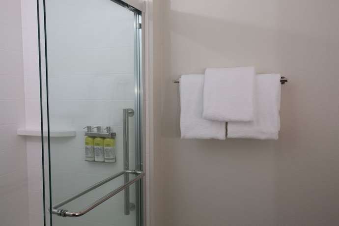 Imagen de la habitación del Hotel Holiday Inn Express and Suites Airport - Lincoln, An Ihg. Foto 17
