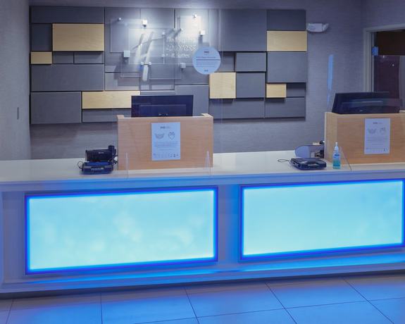 Imagen de los interiores del Hotel Holiday Inn Express and Suites Akron Regional Airport Area, an IHG. Foto 16