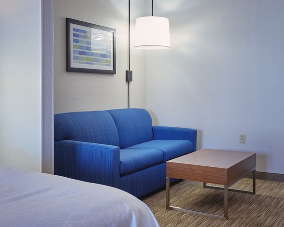 Imagen de la habitación del Hotel Holiday Inn Express and Suites Akron Regional Airport Area, an IHG. Foto 13