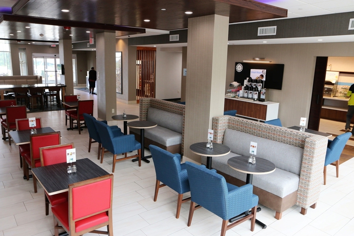 Imagen del bar/restaurante del Hotel Holiday Inn Express and Suites Alabaster, An Ihg. Foto 3