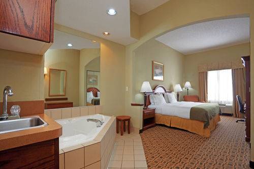 Imagen de la habitación del Hotel Holiday Inn Express and Suites Albermarle, An Ihg. Foto 4