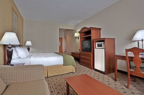 Imagen de la habitación del Hotel Holiday Inn Express and Suites Albermarle, An Ihg. Foto 5