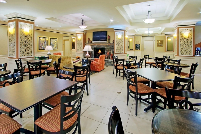 Imagen del bar/restaurante del Hotel Holiday Inn Express and Suites Albuquerque Midtown. Foto 1