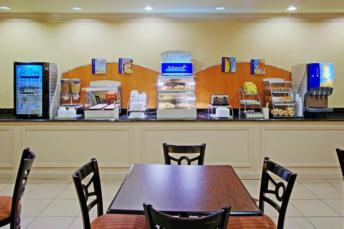 Imagen del bar/restaurante del Hotel Holiday Inn Express and Suites Albuquerque Midtown. Foto 2