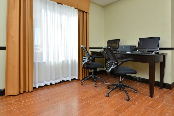 Imagen de los interiores del Hotel Holiday Inn Express and Suites Alva, an IHG. Foto 18