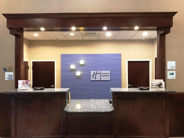Imagen de los interiores del Hotel Holiday Inn Express and Suites, An Ihg. Foto 18