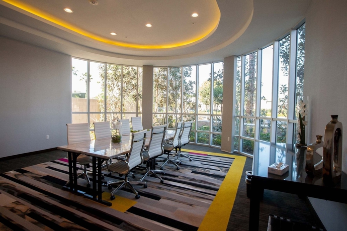 Imagen de los interiores del Hotel Holiday Inn Express and Suites Anaheim Resort Area, An Ihg. Foto 15