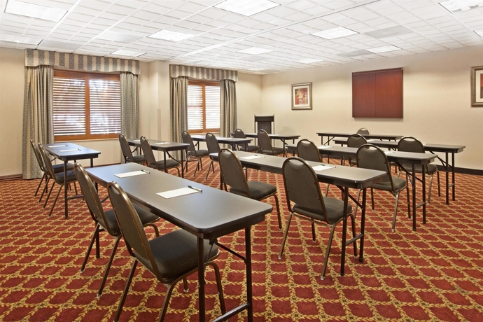 Imagen de los interiores del Hotel Holiday Inn Express and Suites Arlington North - Stadium Area, An Ihg. Foto 13