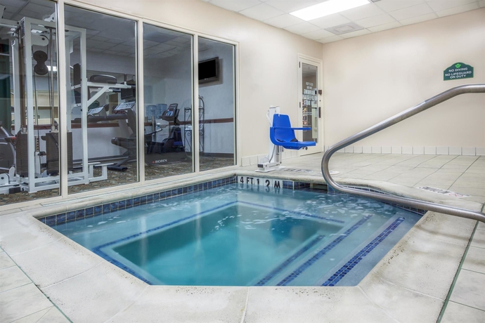 Imagen de los exteriores del Hotel Holiday Inn Express and Suites Arlington North - Stadium Area, An Ihg. Foto 10