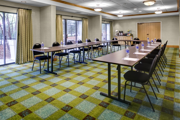 Imagen de los interiores del Hotel Holiday Inn Express and Suites Atlanta Buckhead, An Ihg. Foto 9