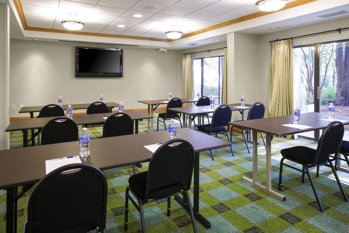 Imagen de los interiores del Hotel Holiday Inn Express and Suites Atlanta Buckhead, An Ihg. Foto 14