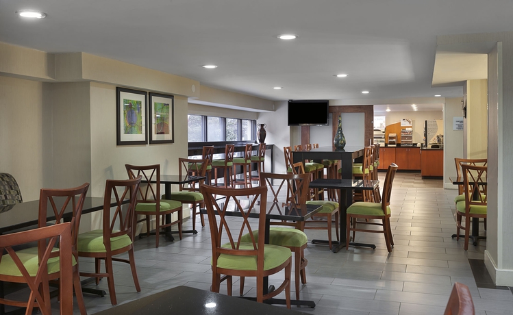 Imagen del bar/restaurante del Hotel Holiday Inn Express and Suites Atlanta Downtown, An Ihg. Foto 1