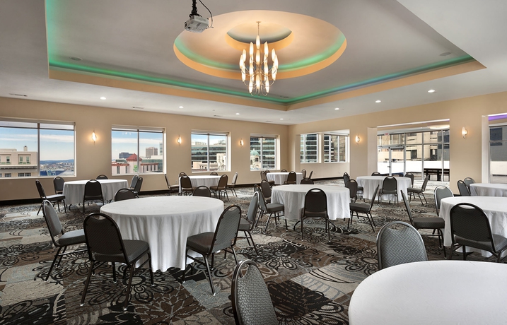 Imagen del bar/restaurante del Hotel Holiday Inn Express and Suites Atlanta Downtown, An Ihg. Foto 3