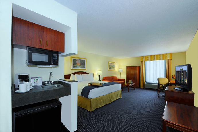 Imagen de la habitación del Hotel Holiday Inn Express and Suites Atlanta N-perimeter Mall Area. Foto 4