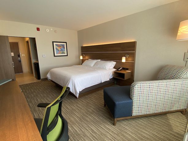 Imagen de la habitación del Hotel Holiday Inn Express and Suites Aurora, An Ihg. Foto 8