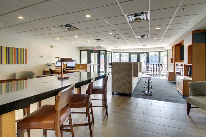 Imagen de los interiores del Hotel Holiday Inn Express and Suites Aurora - Naperville, An Ihg. Foto 18