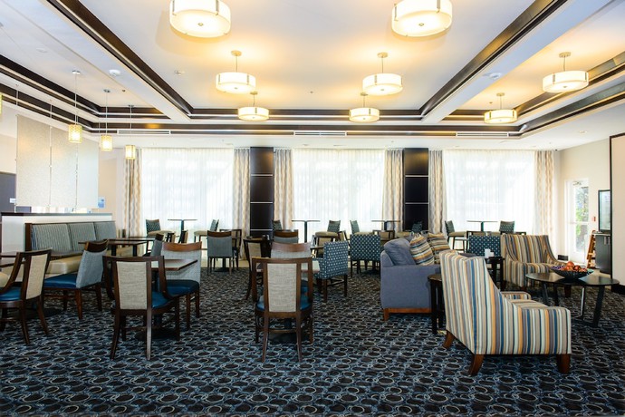 Imagen del bar/restaurante del Hotel Holiday Inn Express and Suites Austin Nw - Arboretum Area, An Ihg. Foto 3