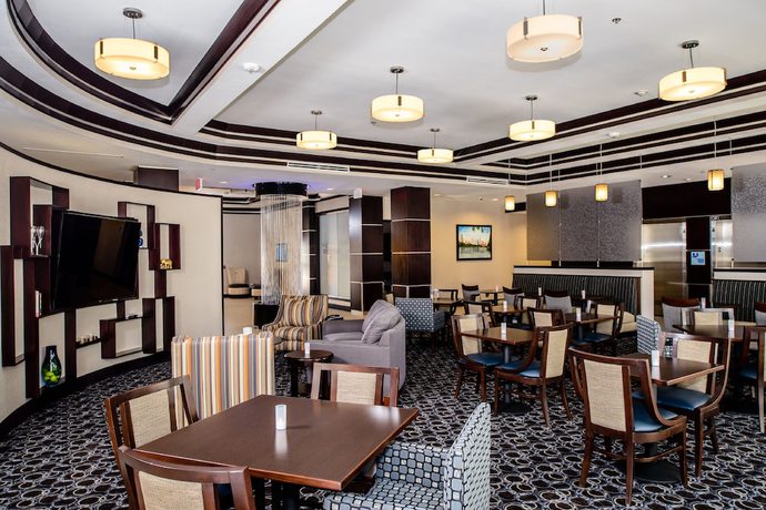 Imagen del bar/restaurante del Hotel Holiday Inn Express and Suites Austin Nw - Arboretum Area, An Ihg. Foto 5