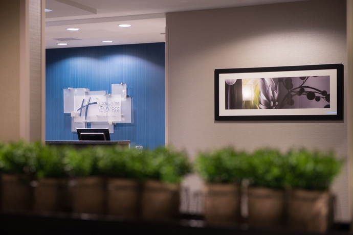 Imagen de los interiores del Hotel Holiday Inn Express and Suites Bakersfield Airport, An Ihg. Foto 11