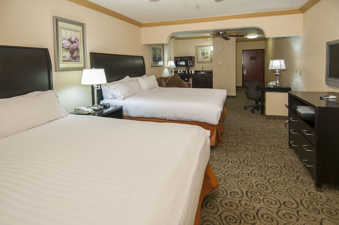 Imagen de la habitación del Hotel Holiday Inn Express and Suites Bakersfield Central, An Ihg. Foto 2