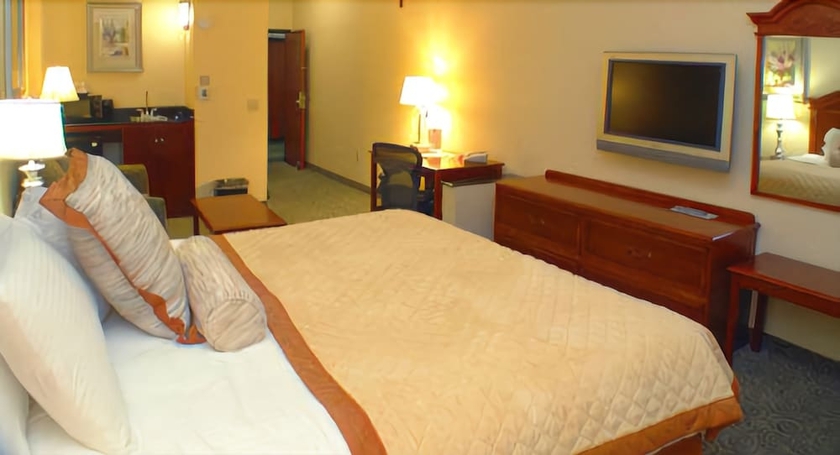 Imagen de la habitación del Hotel Holiday Inn Express and Suites Bakersfield Central, An Ihg. Foto 5