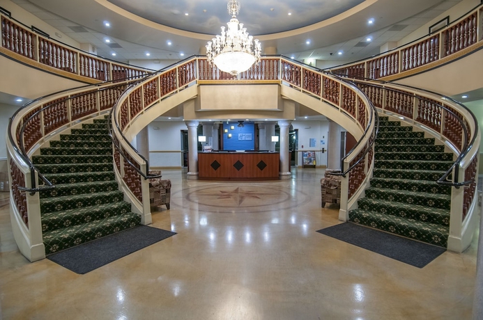 Imagen de los interiores del Hotel Holiday Inn Express and Suites Bakersfield Central, An Ihg. Foto 16