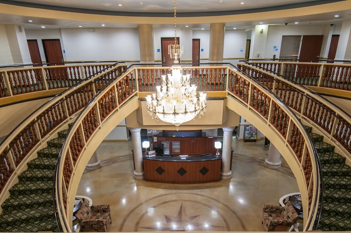 Imagen de los interiores del Hotel Holiday Inn Express and Suites Bakersfield Central, An Ihg. Foto 18