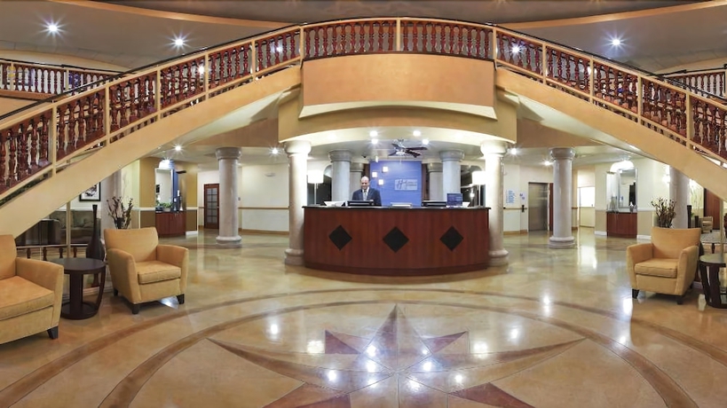 Imagen de los interiores del Hotel Holiday Inn Express and Suites Bakersfield Central, An Ihg. Foto 19