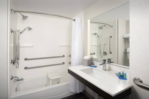 Imagen de la habitación del Hotel Holiday Inn Express and Suites Baltimore - Bwi Airport North, An Ihg. Foto 5