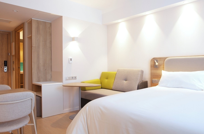 Imagen de la habitación del Hotel Holiday Inn Express and Suites Barcelona Sabadell by IHG. Foto 14
