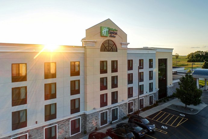 Imagen general del Hotel Holiday Inn Express and Suites Batavia - Darien Lake, an IHG. Foto 1