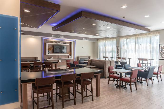 Imagen de los interiores del Hotel Holiday Inn Express and Suites Birmingham - Homewood, an IHG. Foto 17