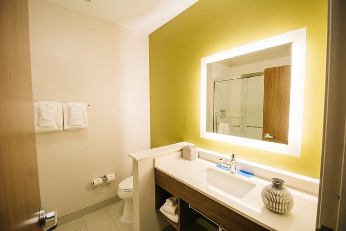 Imagen de la habitación del Hotel Holiday Inn Express and Suites Birmingham - Homewood, an IHG. Foto 13