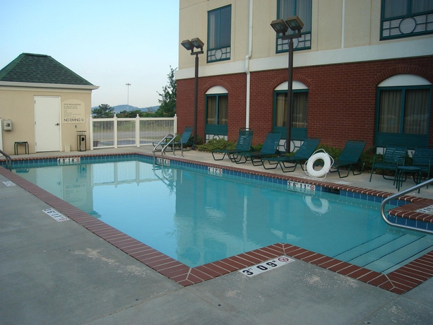 Imagen de la piscina del Hotel Holiday Inn Express and Suites Birmingham Irondale East. Foto 10